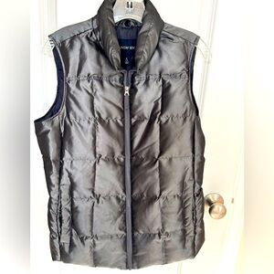 Lands End silver/pewter women’s puffer vest size S (6-8)